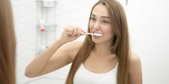 Bleeding gums while brushing? What is cause? Does is it a serious condition? 17 bleeding-gums-while-brushing